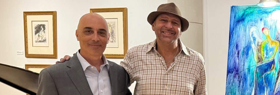 Bob Pellerin avec Rolando Diaz dans une galerie d’art